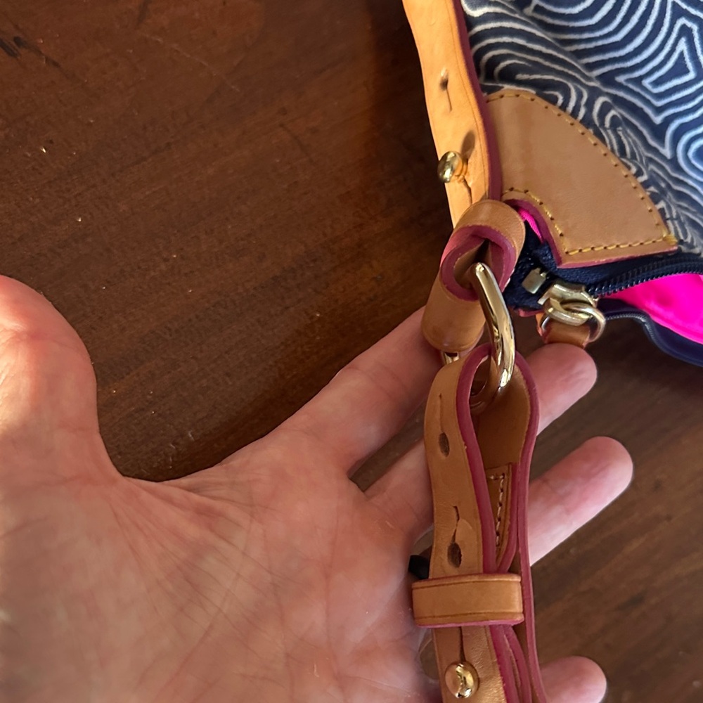 Vintage: Dooney & Bourke - Doodle bag with bright pink lining - Picture 11 of 11